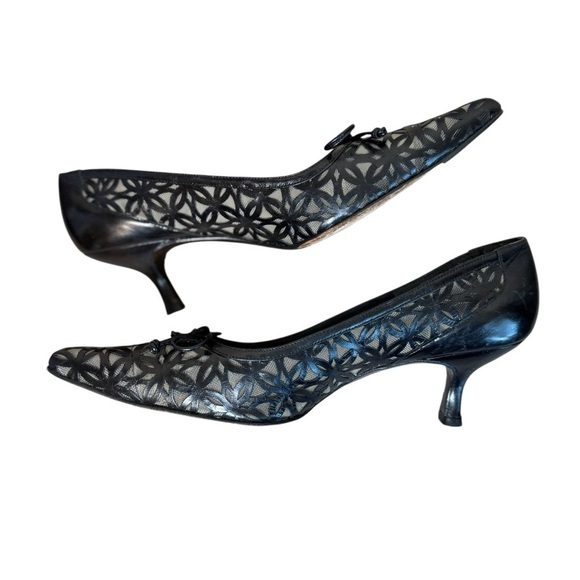 Stuart Weitzman Black Leather Flower Mesh Pointy Toe Kitten Heels 6.5M Dainty - Picture 1 of 11